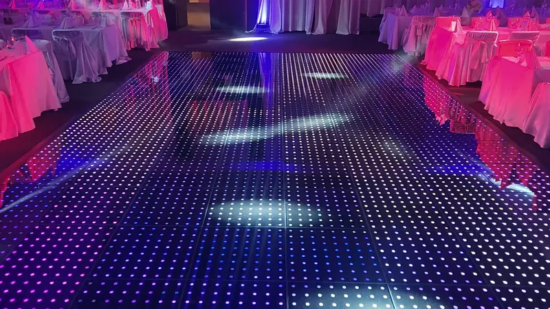 LED дансинг между масите