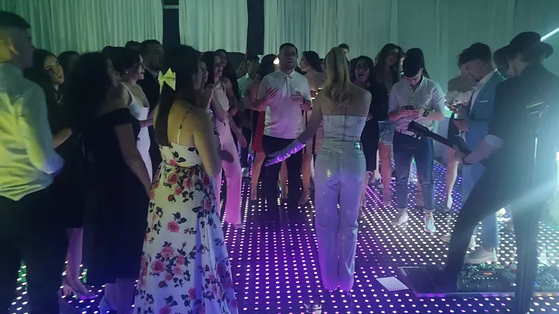 Гости на LED дансинга